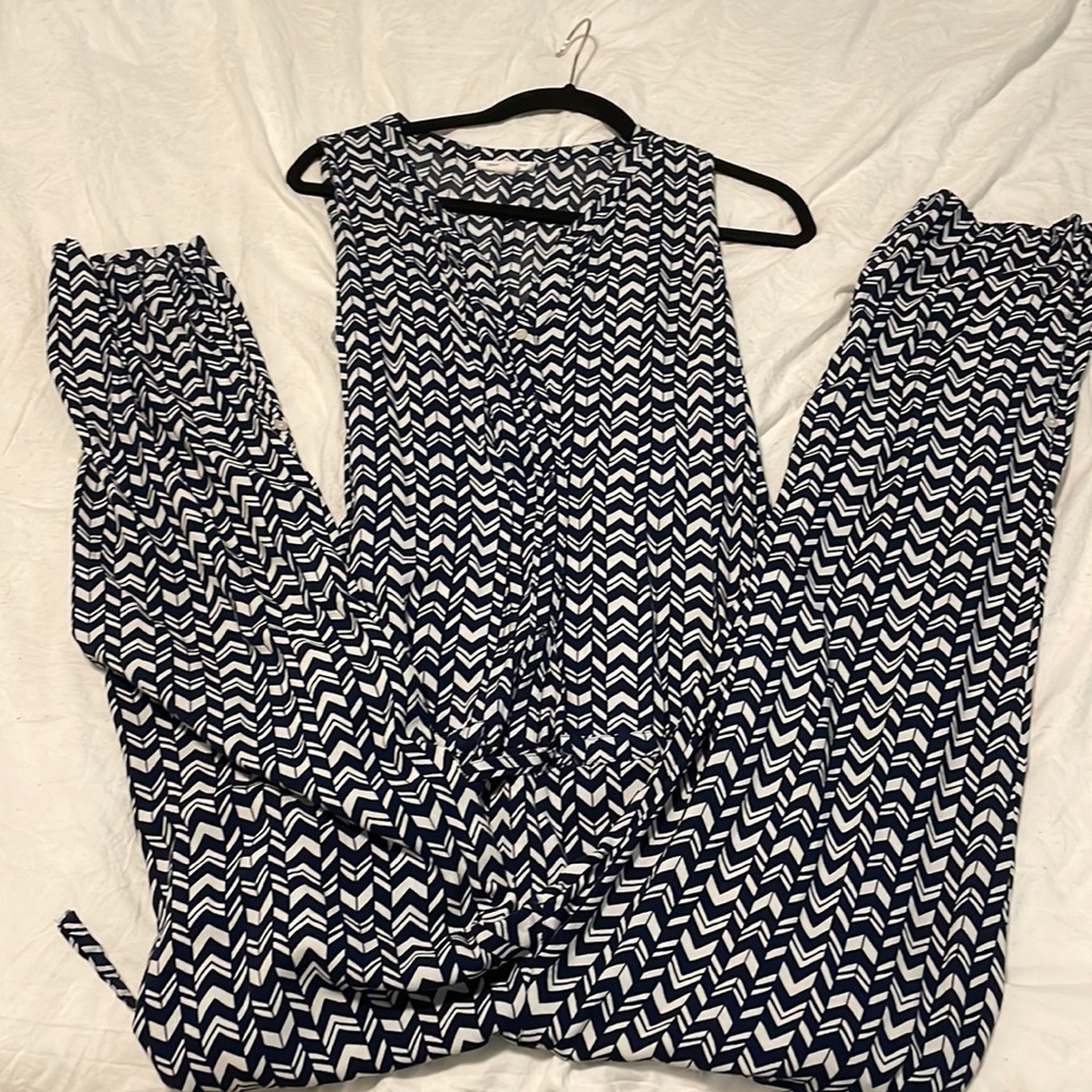 WOMEN’S SLEEVELESS JUMPSUIT